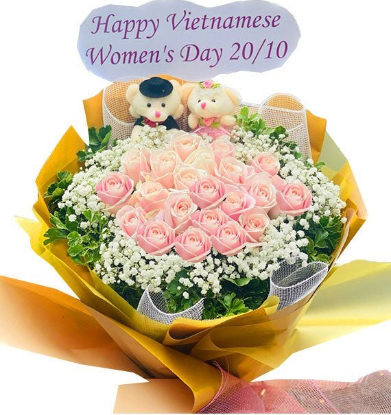 Bó hồng dâu phối hoa baby và gấu nhỏ