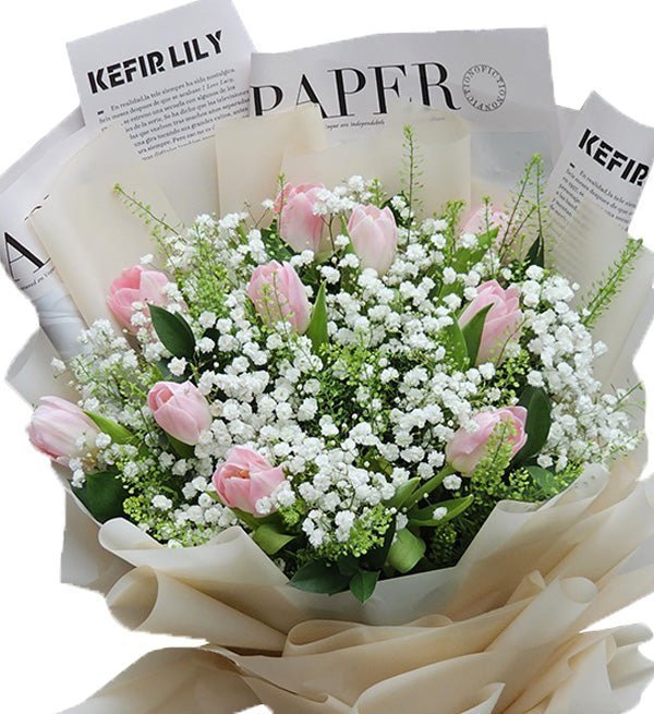 Bó tulip hồng nhạt phối hoa baby trắng