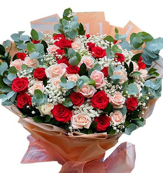 Bó hoa hồng đỏ và hồng phấn phối lá bạch đàn